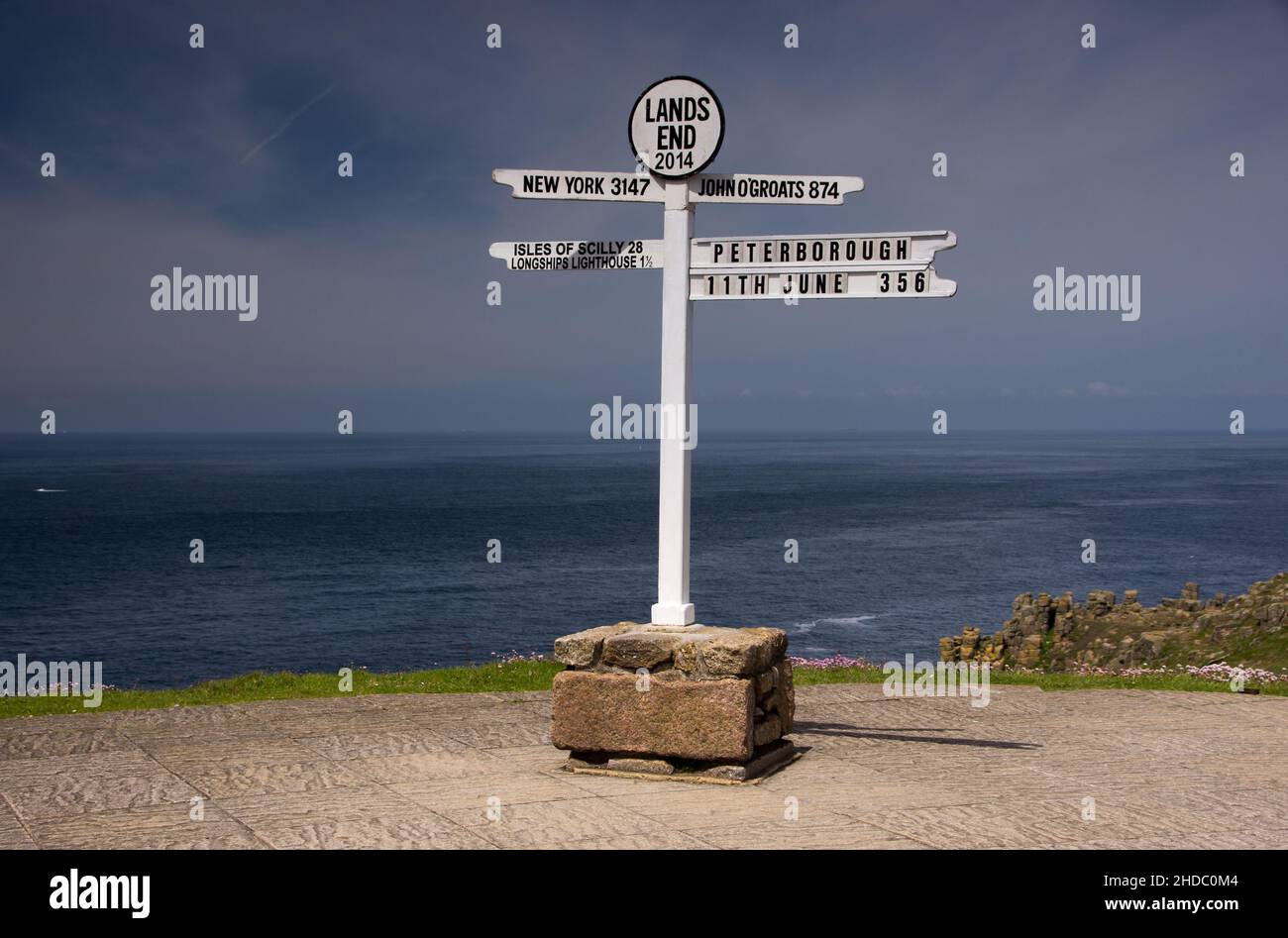 Lands End ist der westlichste Punkt Englands auf der Hauptinsel Großbritanniens. Foto Stock