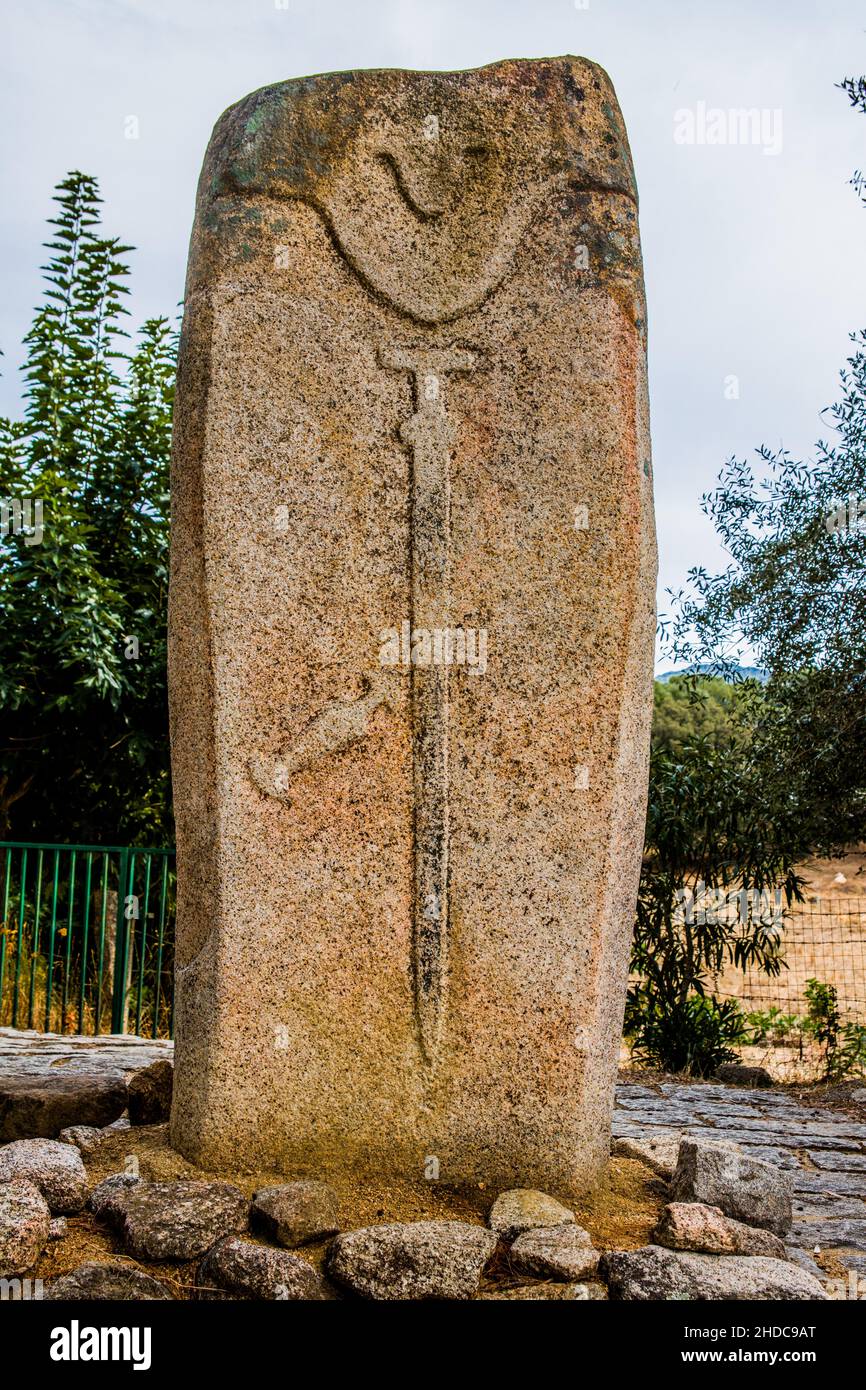 Statua di Menhir Filitosa V con spada lunga e pugnale, Filitosa, Corsica, Filitosa, Corsica, Francia, Europa Foto Stock