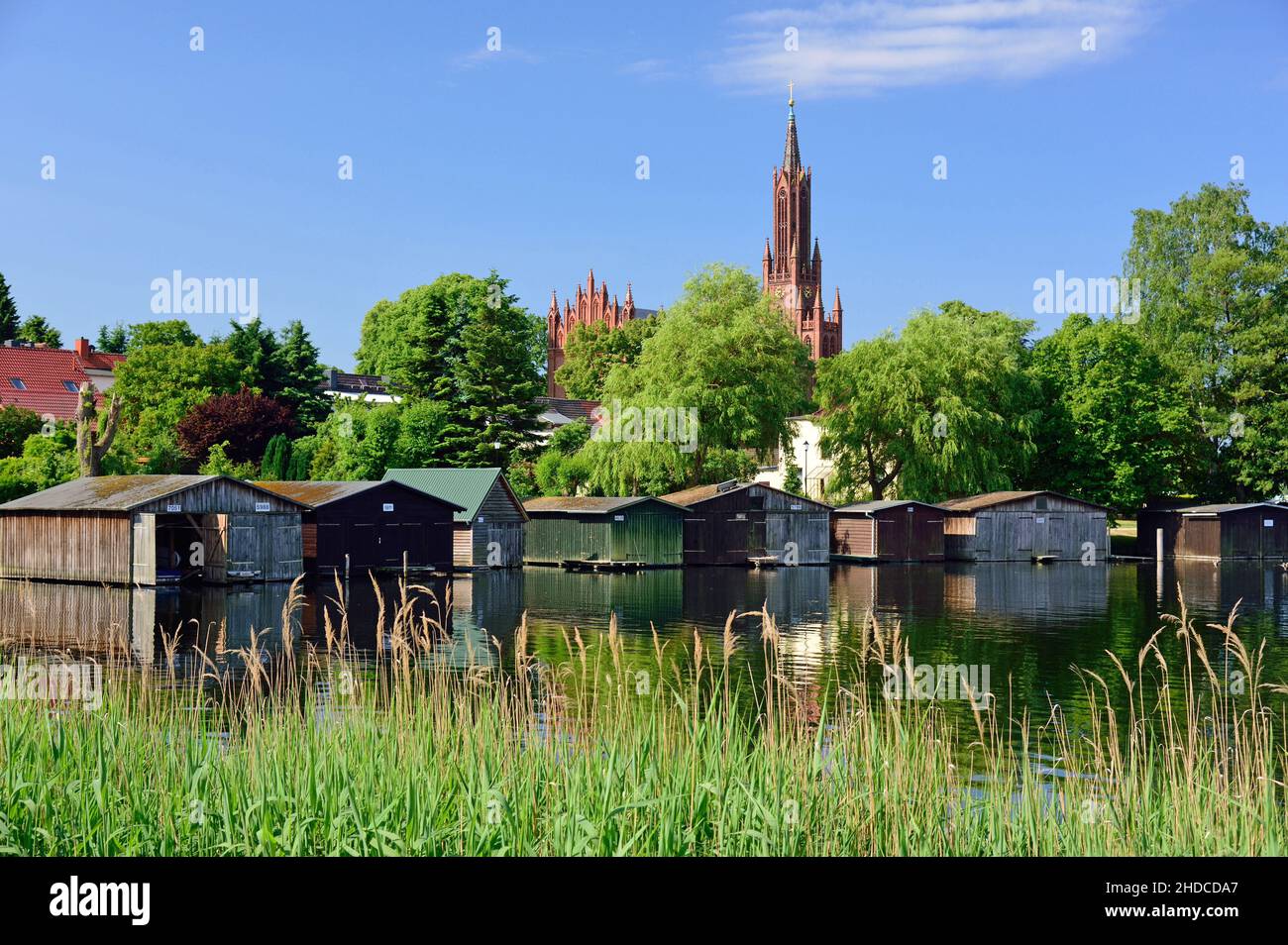 Europa, Deutschland, Meclemburgo-Pomerania anteriore, Inselstadt Malchow, Blick zum Kulturzentrum Kloster Malchow, Klosteranlage aus dem 13. Jahrhundert mit ne Foto Stock