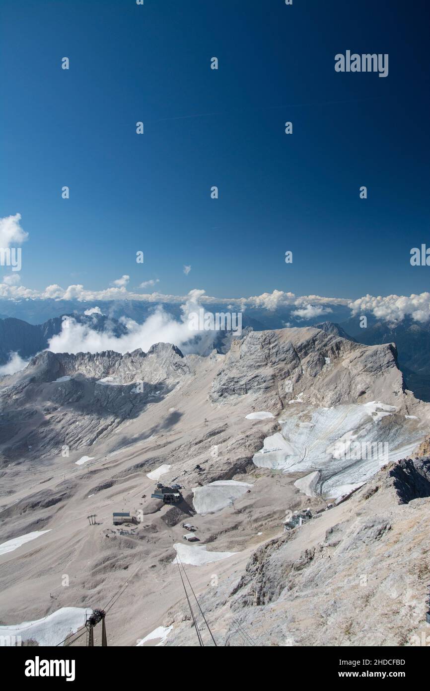 Die Zugspitze ist der höchste Gipfel des Wettersteingebirges und gleichzeitig Deutschlands höchster Berg. Foto Stock