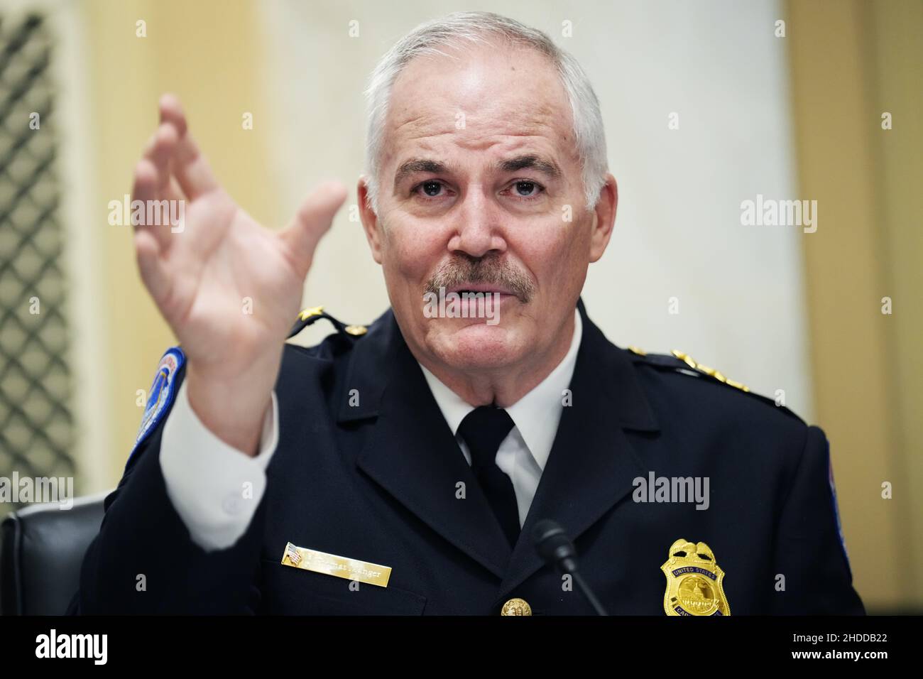 Washington, Stati Uniti. 05th Jan 2022. STATI UNITI - GENNAIO 5: Il capo della polizia del Campidoglio degli Stati Uniti J. Thomas Manger testimonia durante l'audizione del Comitato delle regole e dell'amministrazione del Senato dal titolo "Oversight of the U.S. Capitol Police in seguito all'attacco del 6th gennaio al Campidoglio, parte II" nell'edificio Russell di mercoledì 5 gennaio 2022. (Foto di Tom Williams/Pool/Sipa USA) Credit: Sipa USA/Alamy Live News Foto Stock