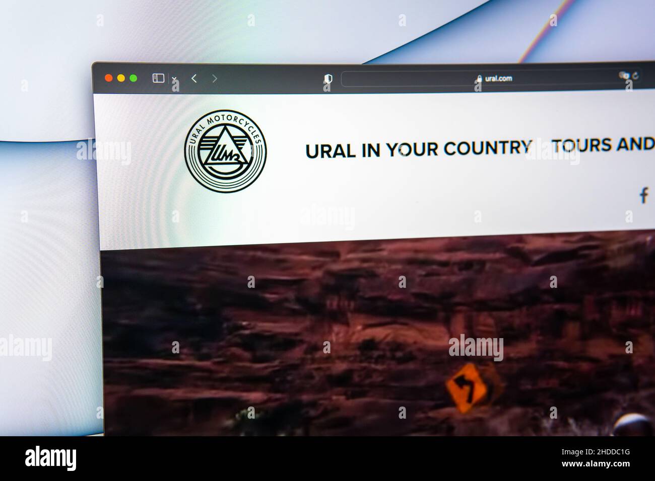Miami, Stati Uniti d'America - 11.28.2021:URAL Company website homepage. Primo piano del logo SWIFT. Può essere usato come illustrativo per i media di notizie o altri Web site, buon fo Foto Stock