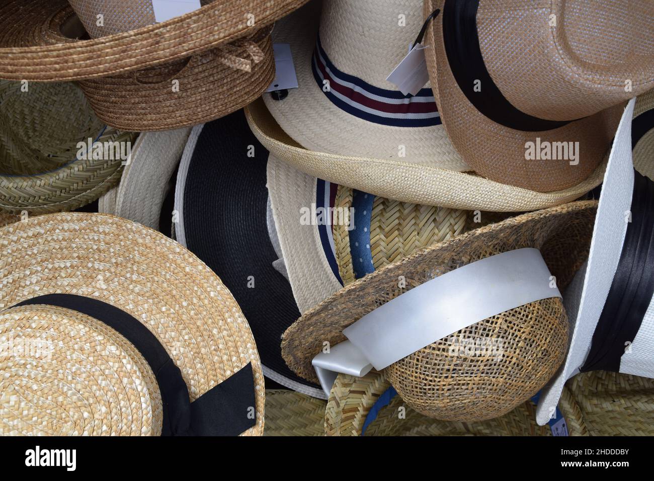 Scatola di cappelli di paglia Foto Stock