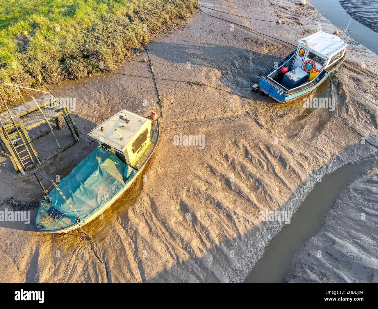 Piccole barche da pesca ormeggiate in Yorkshire Inlet privato Foto Stock