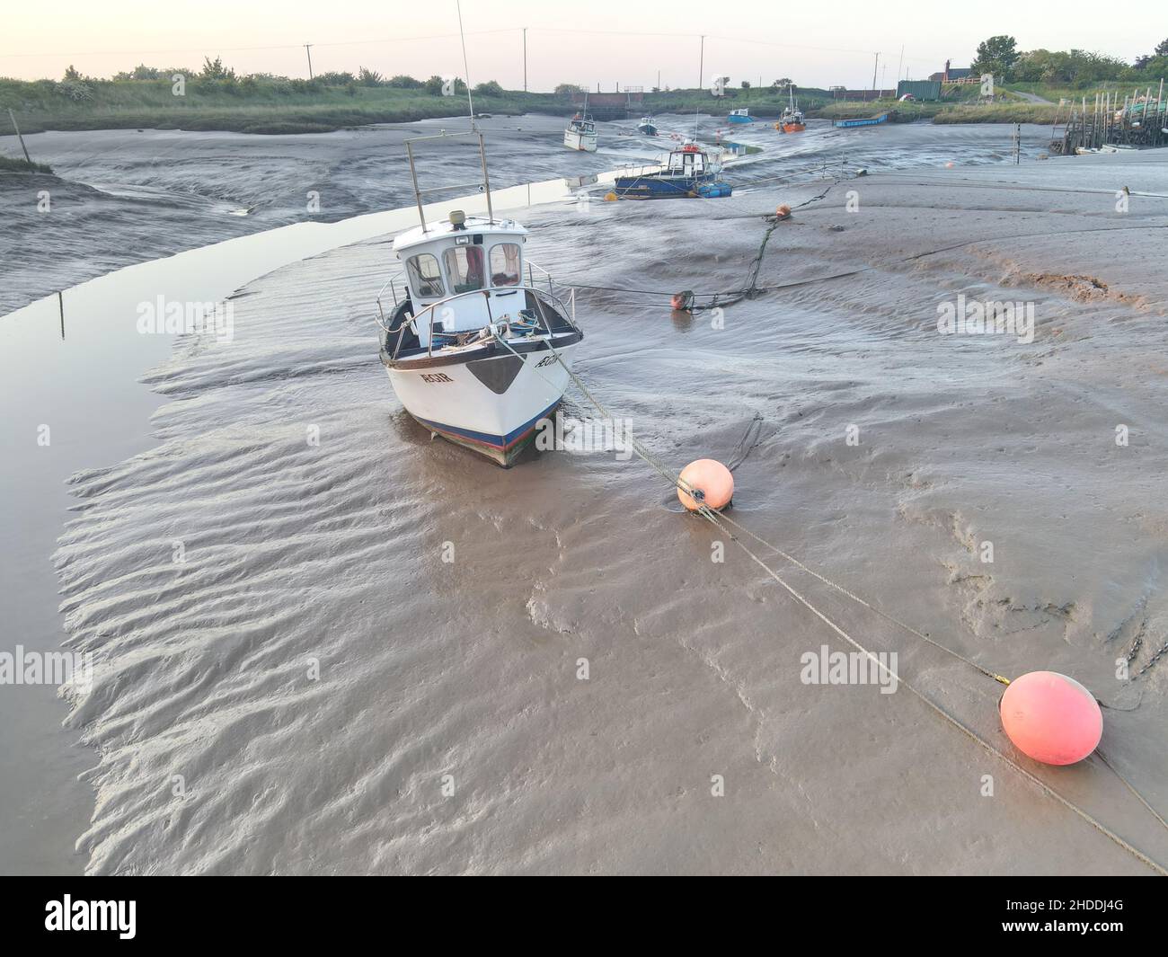 Piccole barche da pesca ormeggiate in Yorkshire Inlet privato Foto Stock