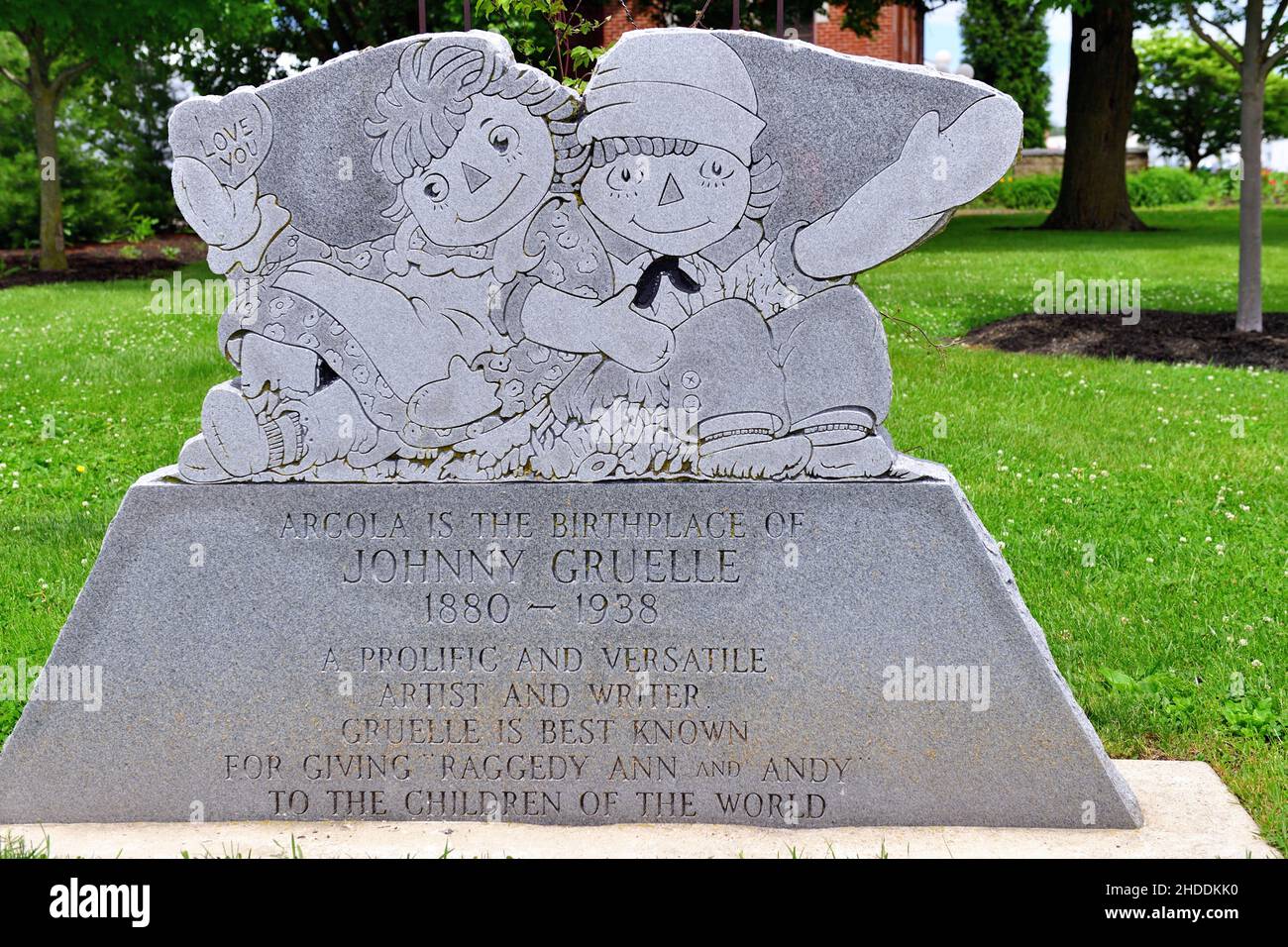 Arcola, Illinois, Stati Uniti. Un monumento a John Barton Gruele, fondatore di Raggedy Ann e Andy. Foto Stock