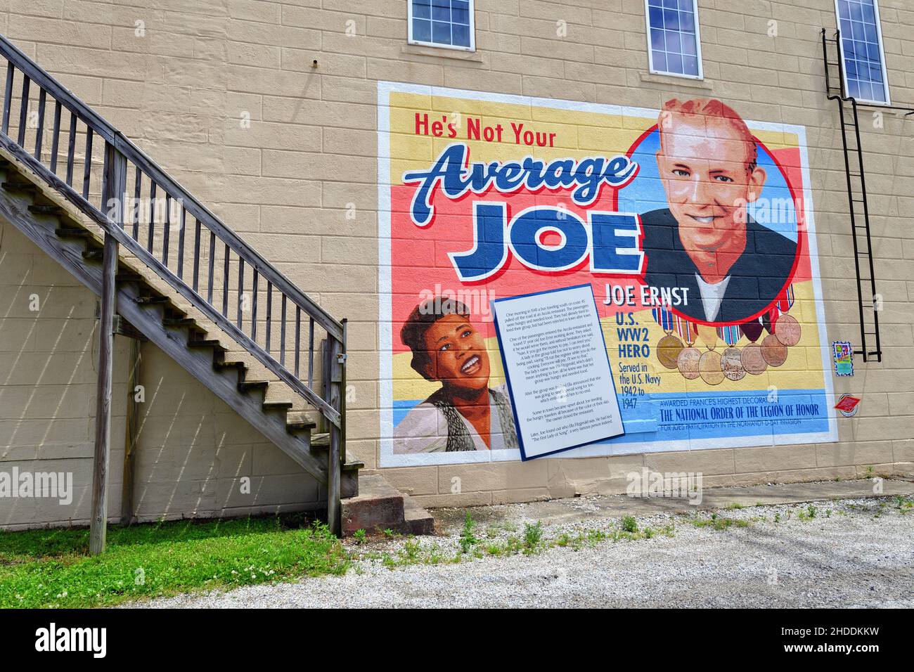 Arcola, Illinois, USA, uno dei numerosi murales sparsi intorno ad Arcola Illinois che fornisce collegamenti al passato della comunità o vanta le sue lodi. Foto Stock