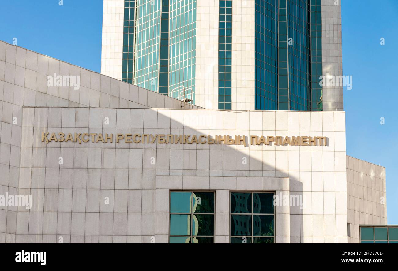Particolare del Parlamento del Senato kazako nella capitale del paese - Nur-Sultan, Astana, Kazakhstan, Asia centrale Foto Stock