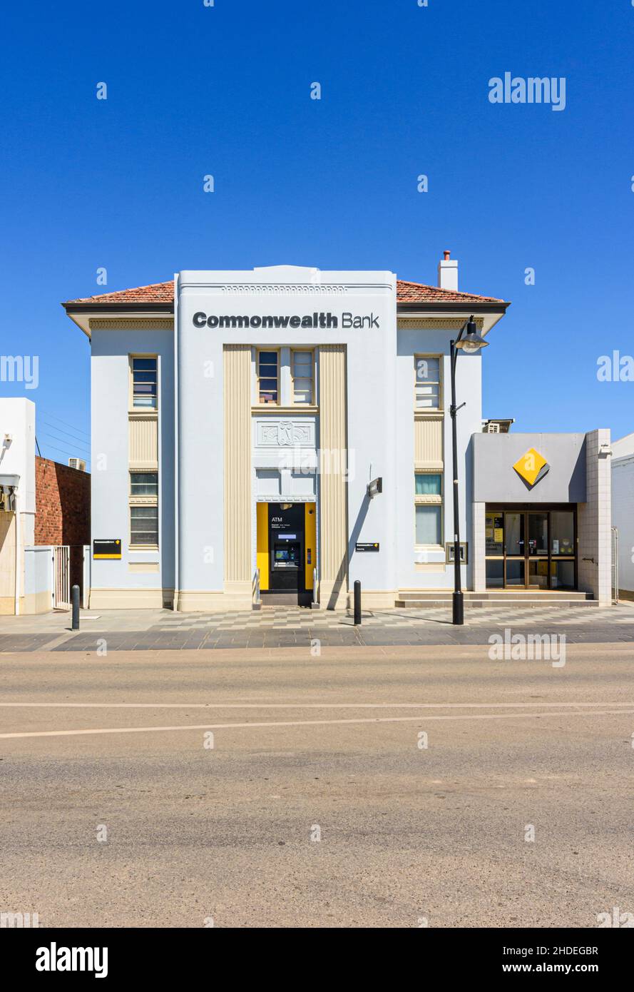 Edificio della Commonwealth Bank nella città interwar in stile Art Deco di Katanning, Australia Occidentale, Australia Foto Stock