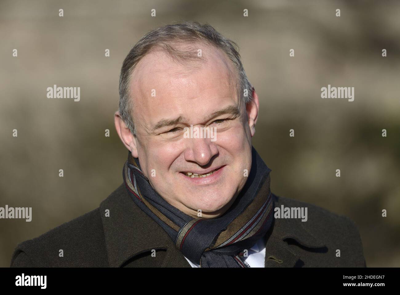 Sir ed Davey MP (LibDem: Kingston e Surbiton), leader dei liberal-democratici, a Victoria Tower Gardens, Westminster Foto Stock