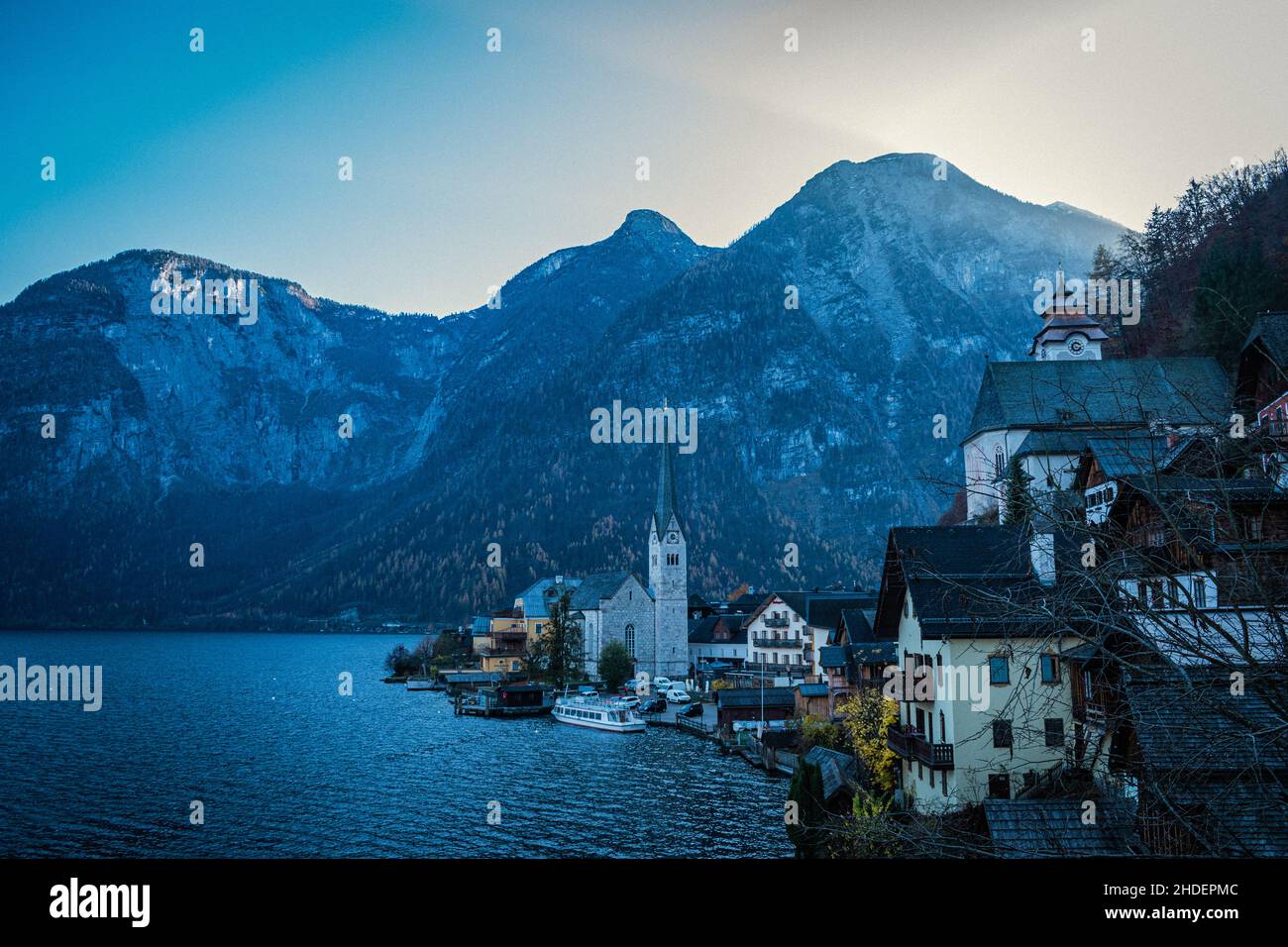 Austria Hallstatt, vista classica del villaggio di Hallstat. Foto Stock
