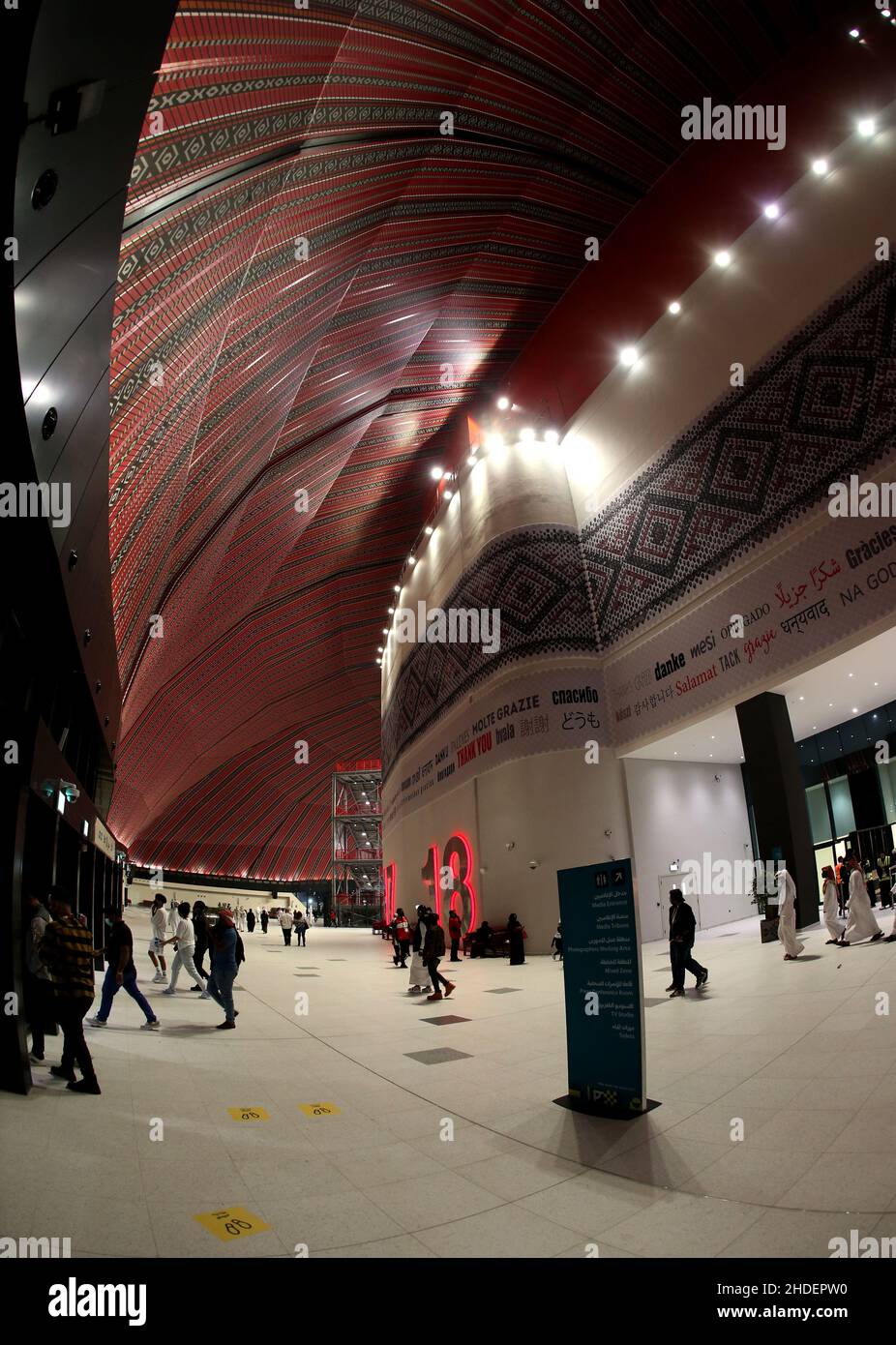 Vista generale all'interno dell'atrio al Bayt Stadium di al Khor, Qatar, in vista della Coppa del mondo FIFA 2022. Foto di MB Media 06/12/2021 Foto Stock