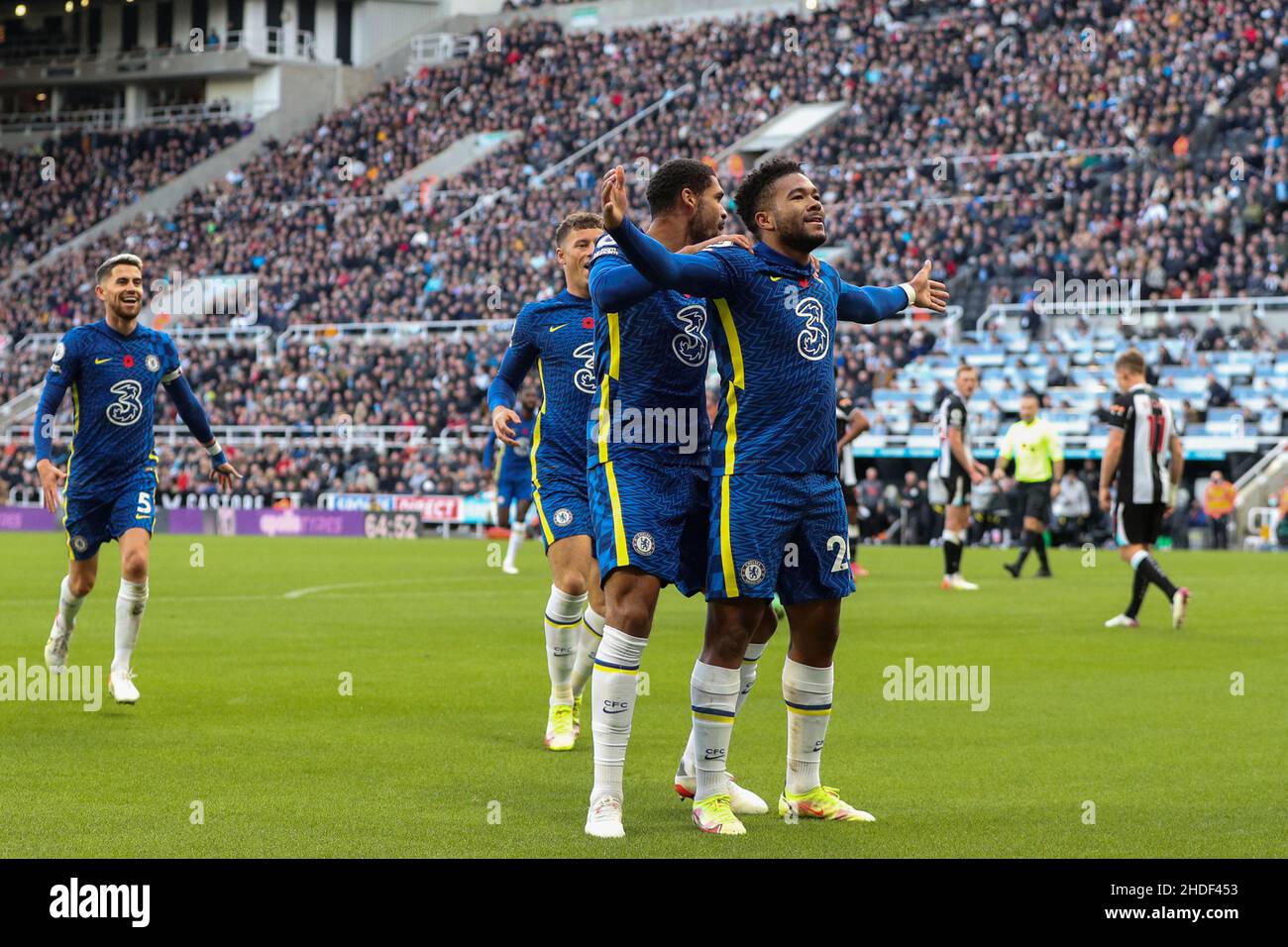 REECE James of Chelsea si congratula dopo aver segnato un obiettivo per renderlo 1-0 - Newcastle United contro Chelsea, Premier League, St James' Park, Newcastle upon Tyne, UK - 30th ottobre 2021 solo per uso editoriale - si applicano le restrizioni DataCo Foto Stock