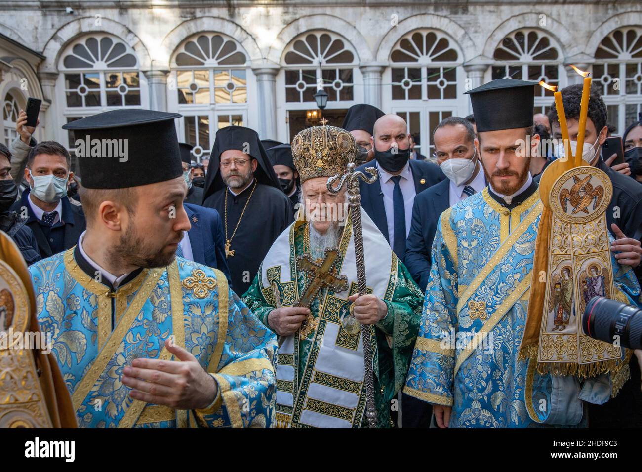 ISTANBUL, TURCHIA - 06 gennaio 2022: Il Patriarca ecumenico greco-ortodosso di Costantinopoli, Bartolomeo i, procede alla parata. Foto Stock