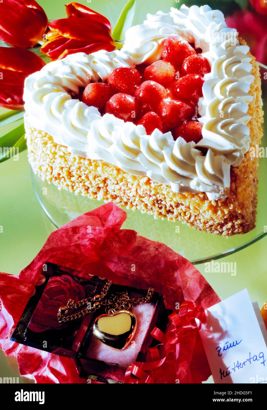 a forma di cuore, crostata di fragole, per la giornata della madre, sagomature, crostate di fragole, per i giorni della madre Foto Stock