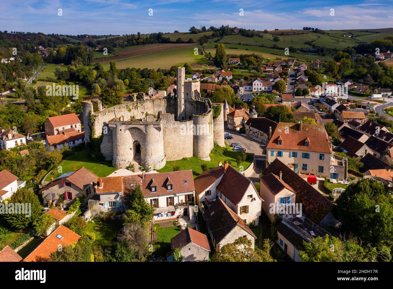 Francia, Allier, Bourbonnais, Billy, vecchio castello datato 12th secolo luogo alto della storia dei Borboni (vista aerea) // Francia, Allier (03), Bourbonnai Foto Stock