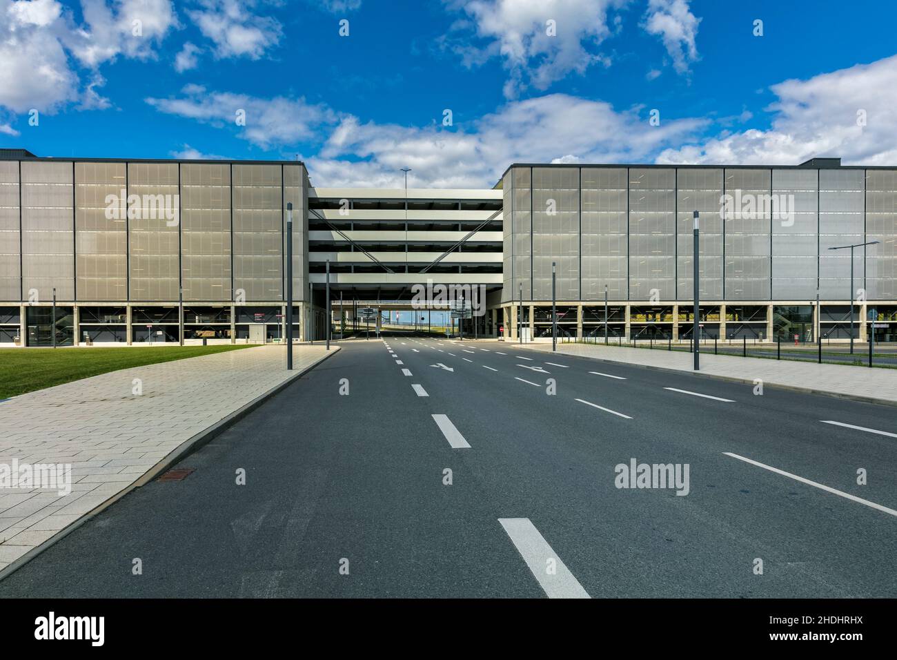 strada, garage, schoenefeld, strada, strade, strade, parcheggi, schoenefelds Foto Stock