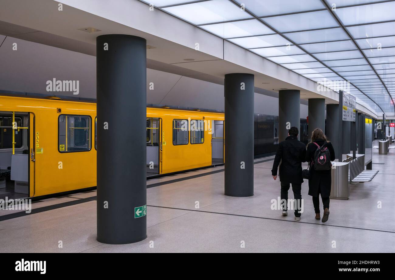 treno della metropolitana, piattaforma, trasporti pubblici, treni della metropolitana, piattaforme Foto Stock