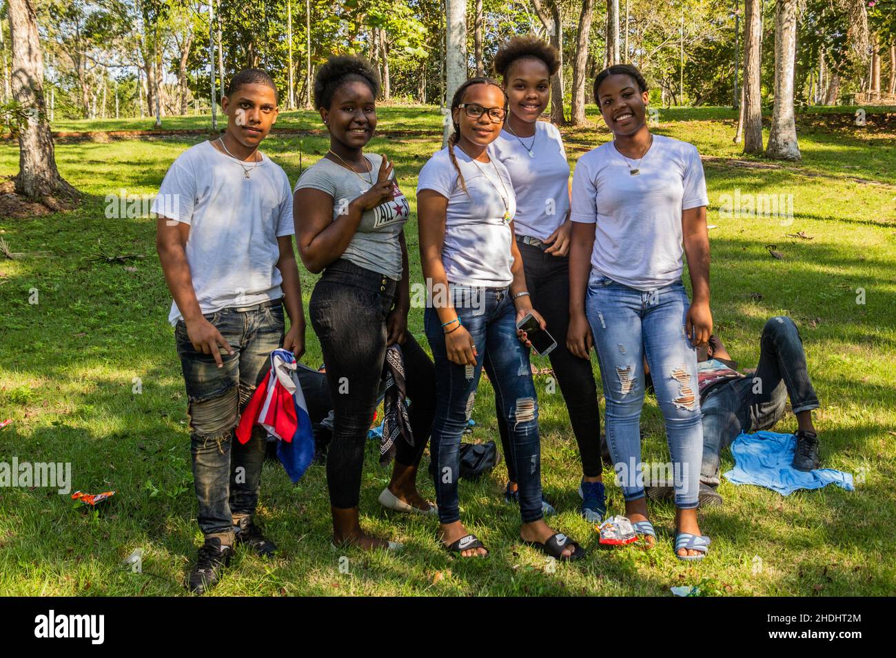 SANTO DOMINGO, REPUBBLICA DOMINICANA - 24 NOVEMBRE 2018: Giovani locali nel Giardino Botanico Nazionale di Santo Domingo, capitale della Repubblica Dominicana. Foto Stock