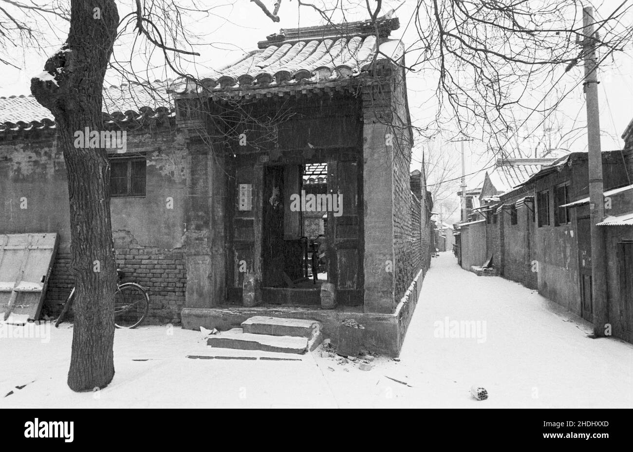 Architettura tradizionale di cortile casa in un hutong Pechino durante l'inverno Foto Stock