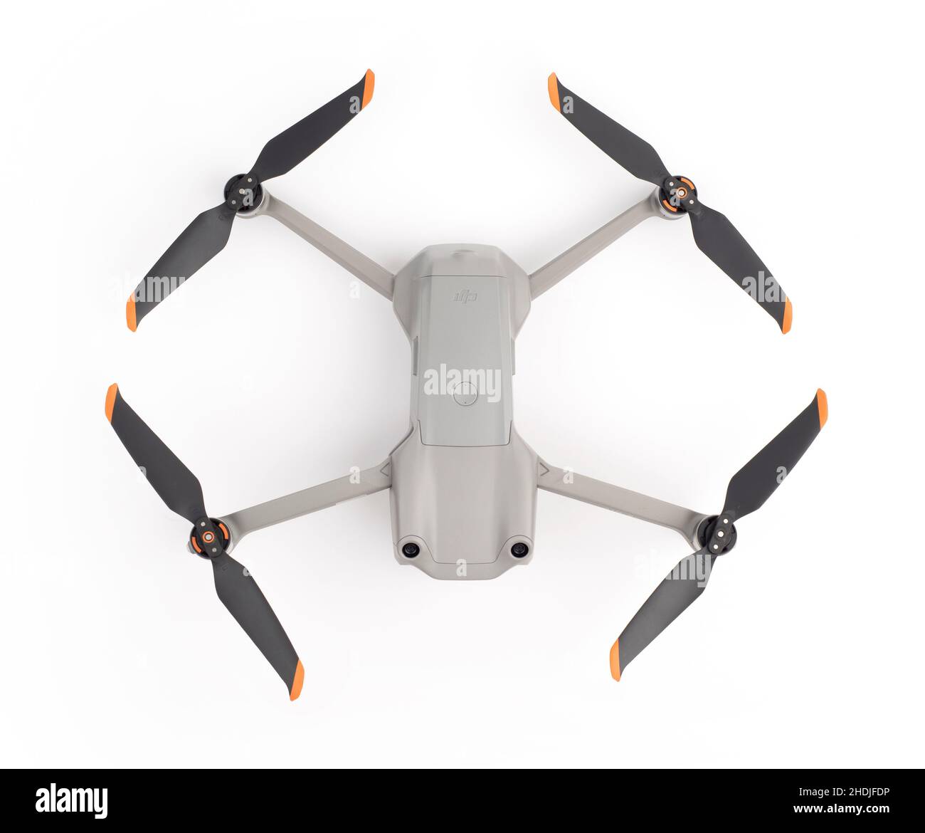 ISTANBUL, TURCHIA - 6 GENNAIO 2022: DJI Air 2S drone su sfondo bianco. Vista dall'alto drone professionale. Foto Stock