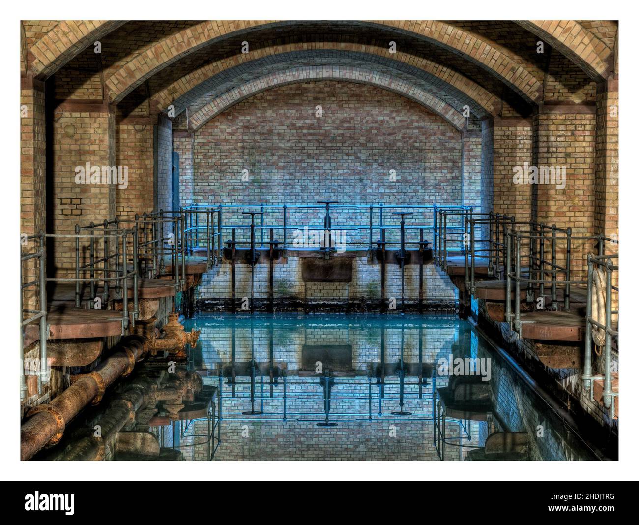 edificio storico, bassin, impianto fognario, edifici storici, piscine, impianti di depurazione Foto Stock