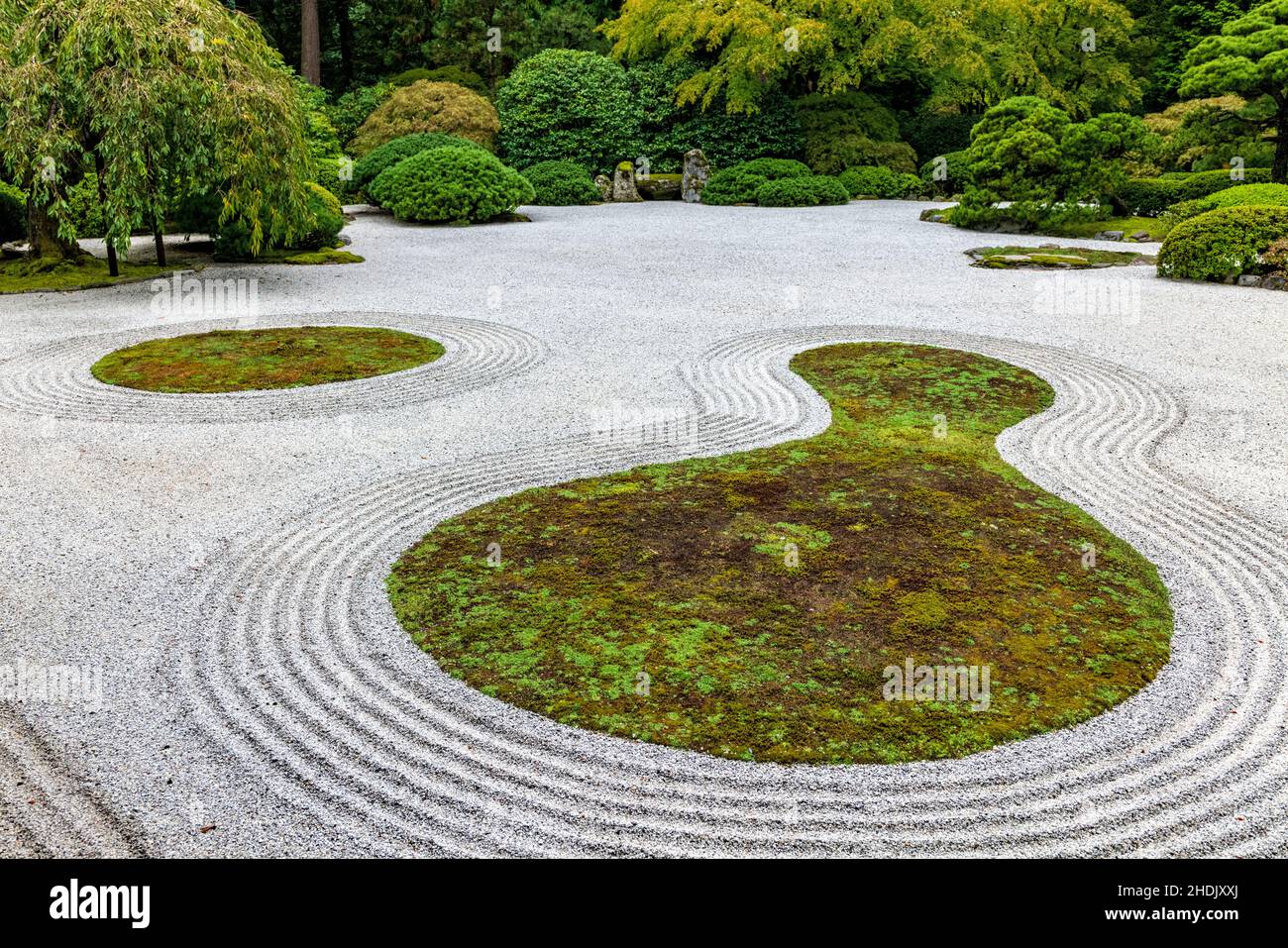 Giardino tradizionale scolpito a mano in pietra e sabbia; Portland Japanese Gardens; Portland; Oregon; USA Foto Stock