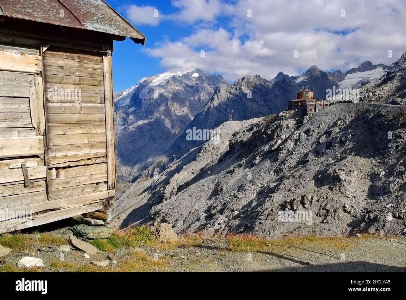 catena montuosa, passo dello stelvio, cottage per le marionette, catene  montuose Foto stock - Alamy