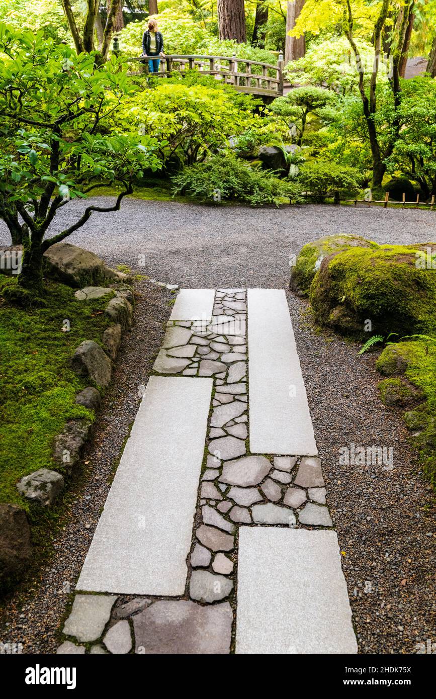 Passerelle in pietra fatte a mano; Portland Japanese Gardens; Portland; Oregon; USA Foto Stock