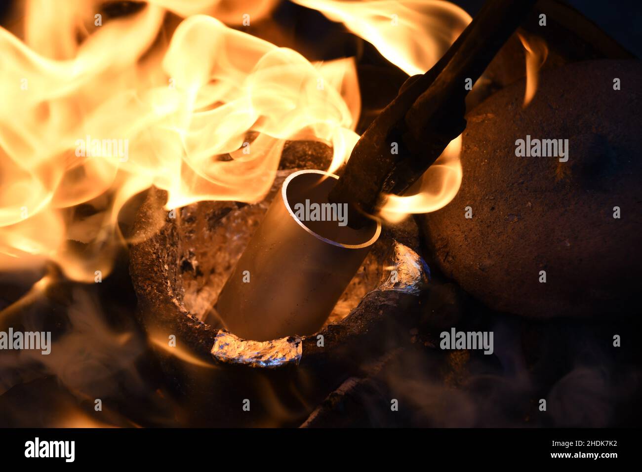 fusione, fuoco, tubo di ferro, scongelamento, fuochi, tubi di ferro Foto Stock