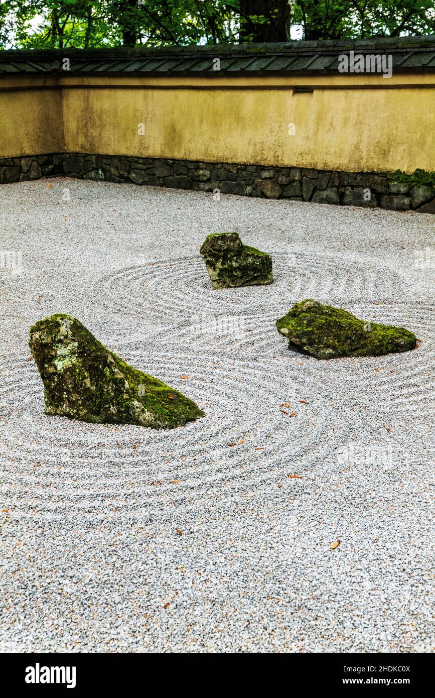 Giardino tradizionale scolpito a mano in pietra e sabbia; Portland Japanese Gardens; Portland; Oregon; USA Foto Stock