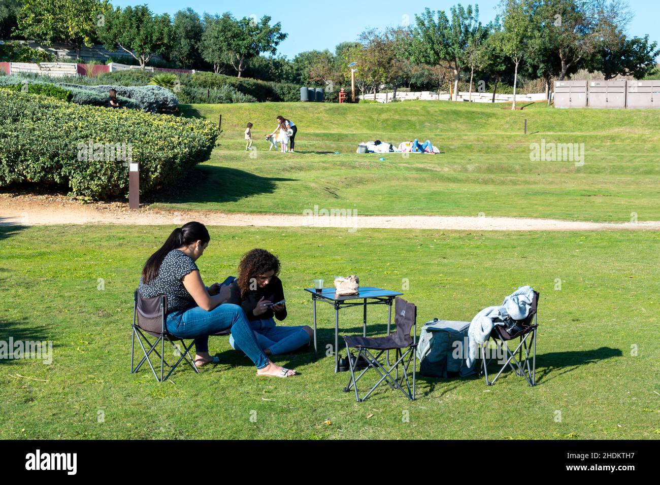 Tel Aviv , Israele - 26 novembre 2021 Ariel Sharon Park ecologico Foto Stock