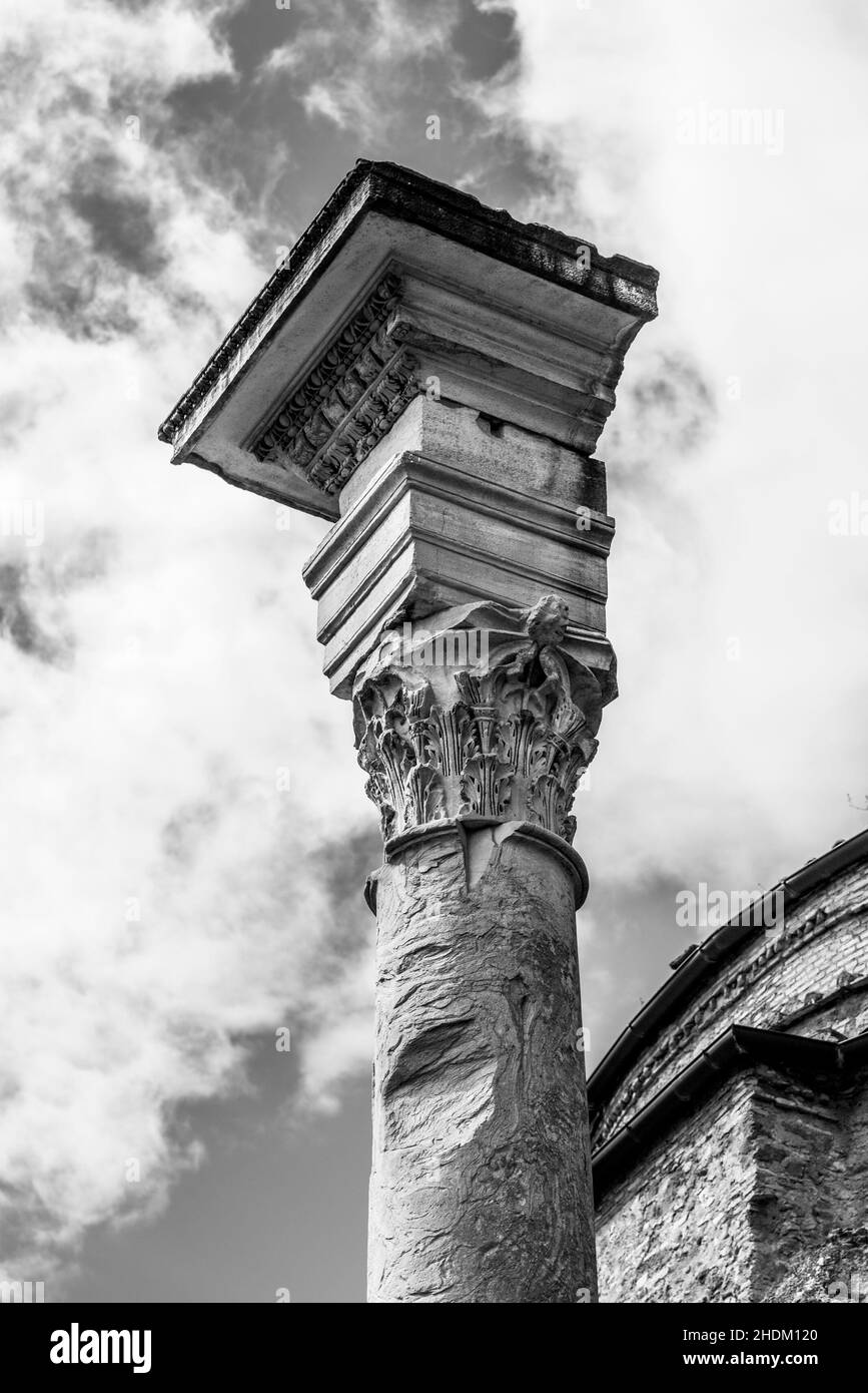Vista dettagliata dell'antica colonna Foto Stock