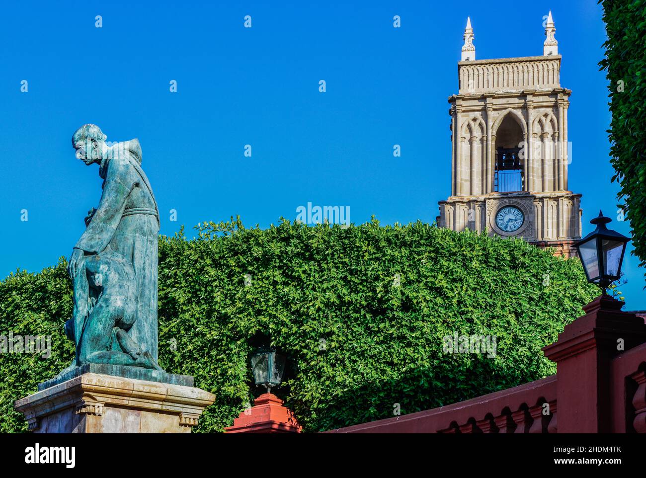 Statua del francescano frair Juan de Torquemada, in Messico coloniale nel 17th secolo, alla Parroquia de San Miguel Arcangel, a San Miguel de Allende Foto Stock