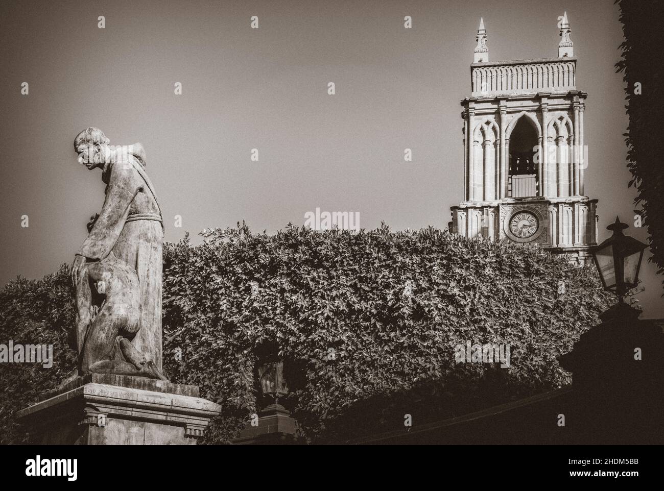 Statua del francescano frair Juan de Torquemada, in Messico coloniale nel 17th secolo, alla Parroquia de San Miguel Arcangel, a San Miguel de Allende Foto Stock