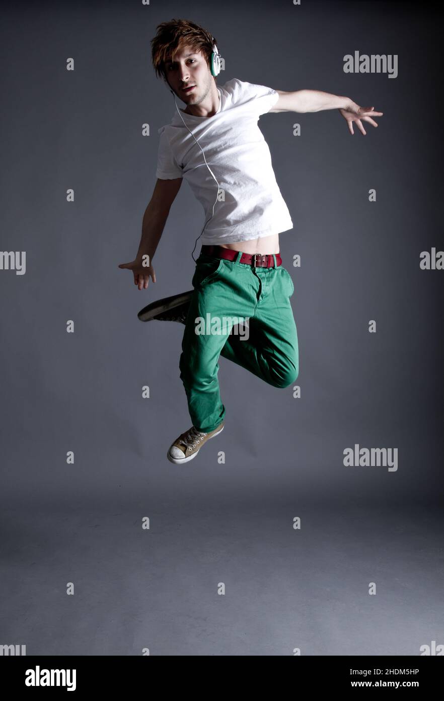 giovane uomo, salto, ballerino, ragazzo, uomo, uomini, giovani, jumper, jumping, ballerini Foto Stock