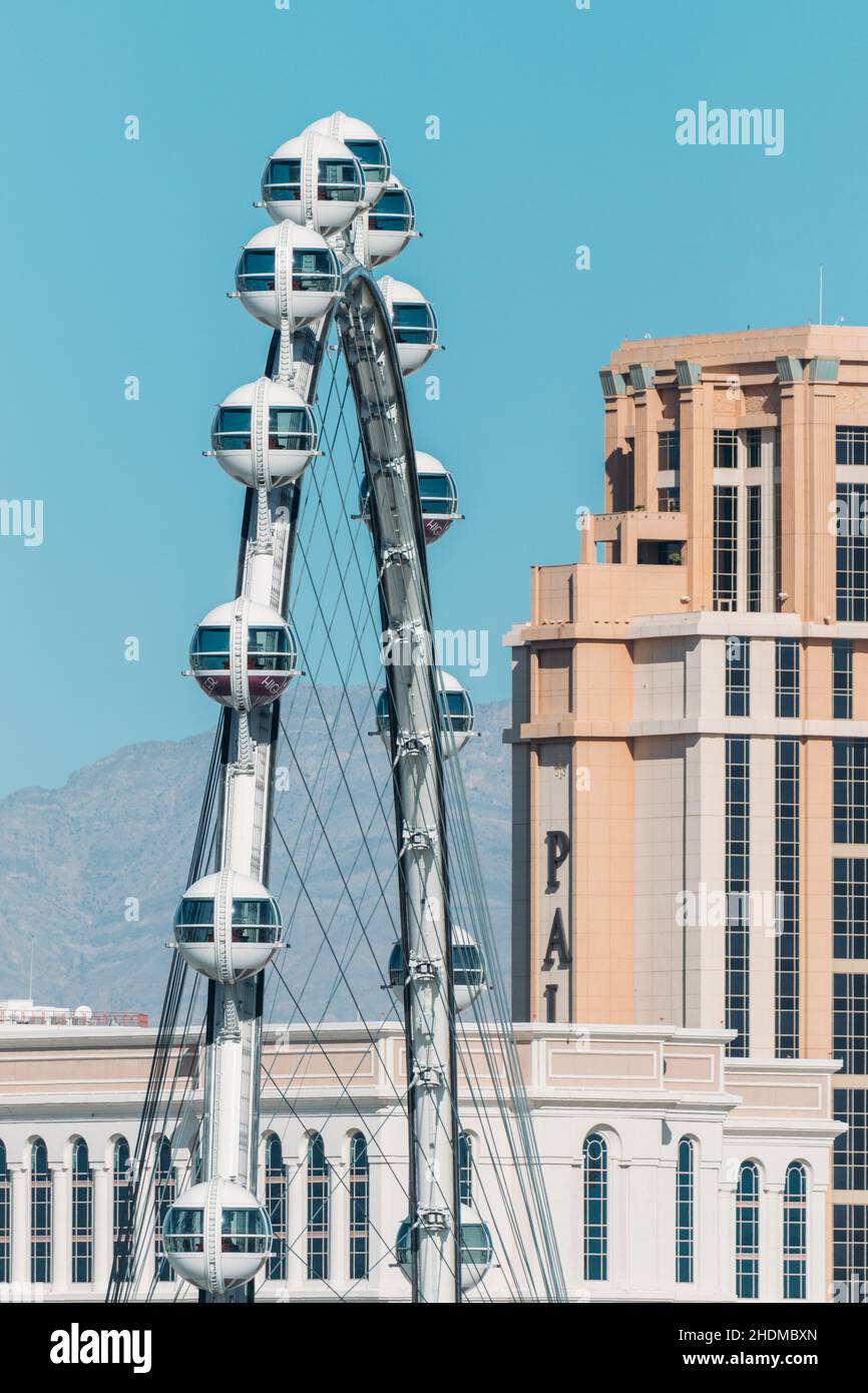 Colpo verticale di una ruota dei traghetti giganti a Las Vegas, Nevada, USA Foto Stock