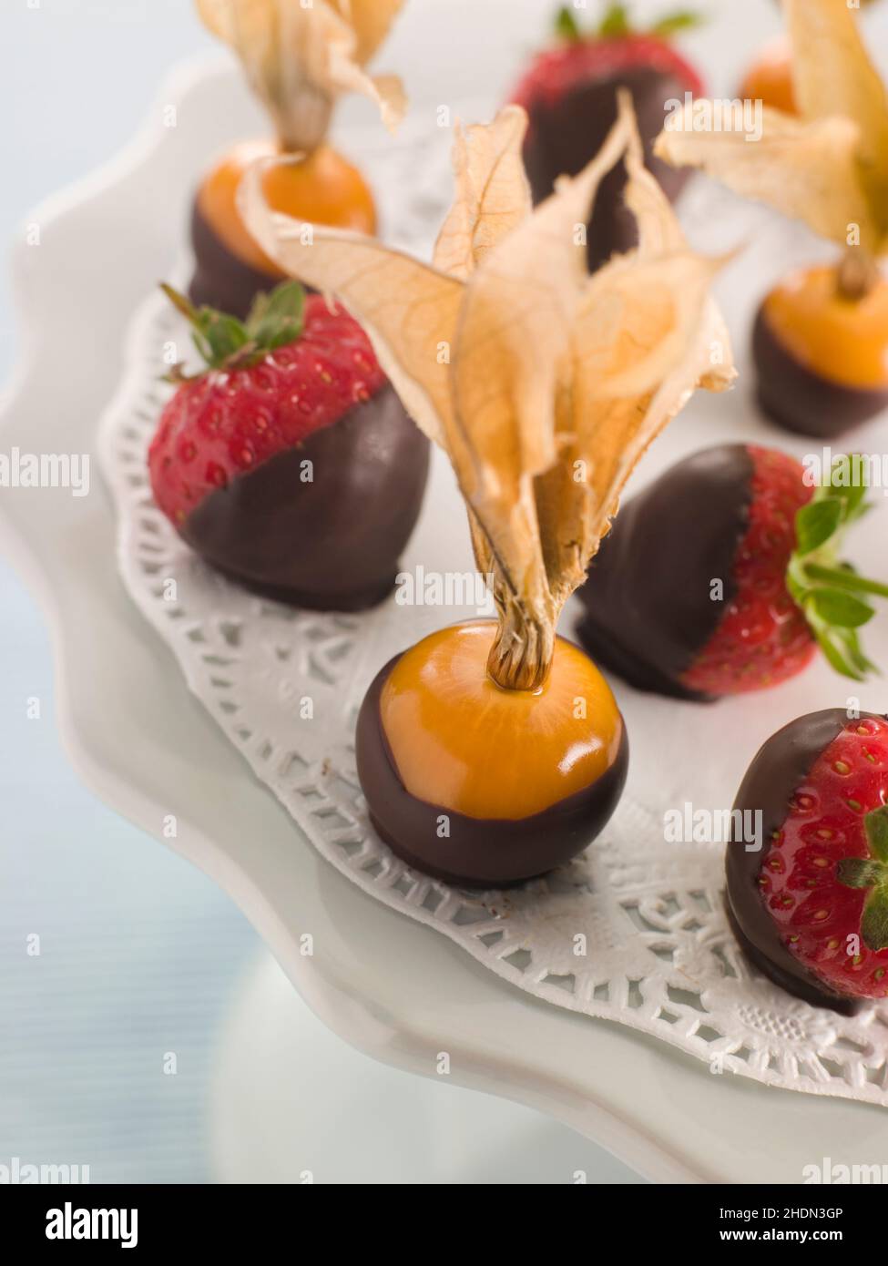 frutta, fragola, physalis, glassa di cioccolato, frutta, fragole Foto Stock