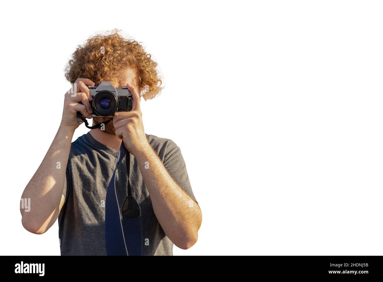 Giovane caucasico con una macchina fotografica su isolato su sfondo bianco con spazio copia negli Stati Uniti Foto Stock