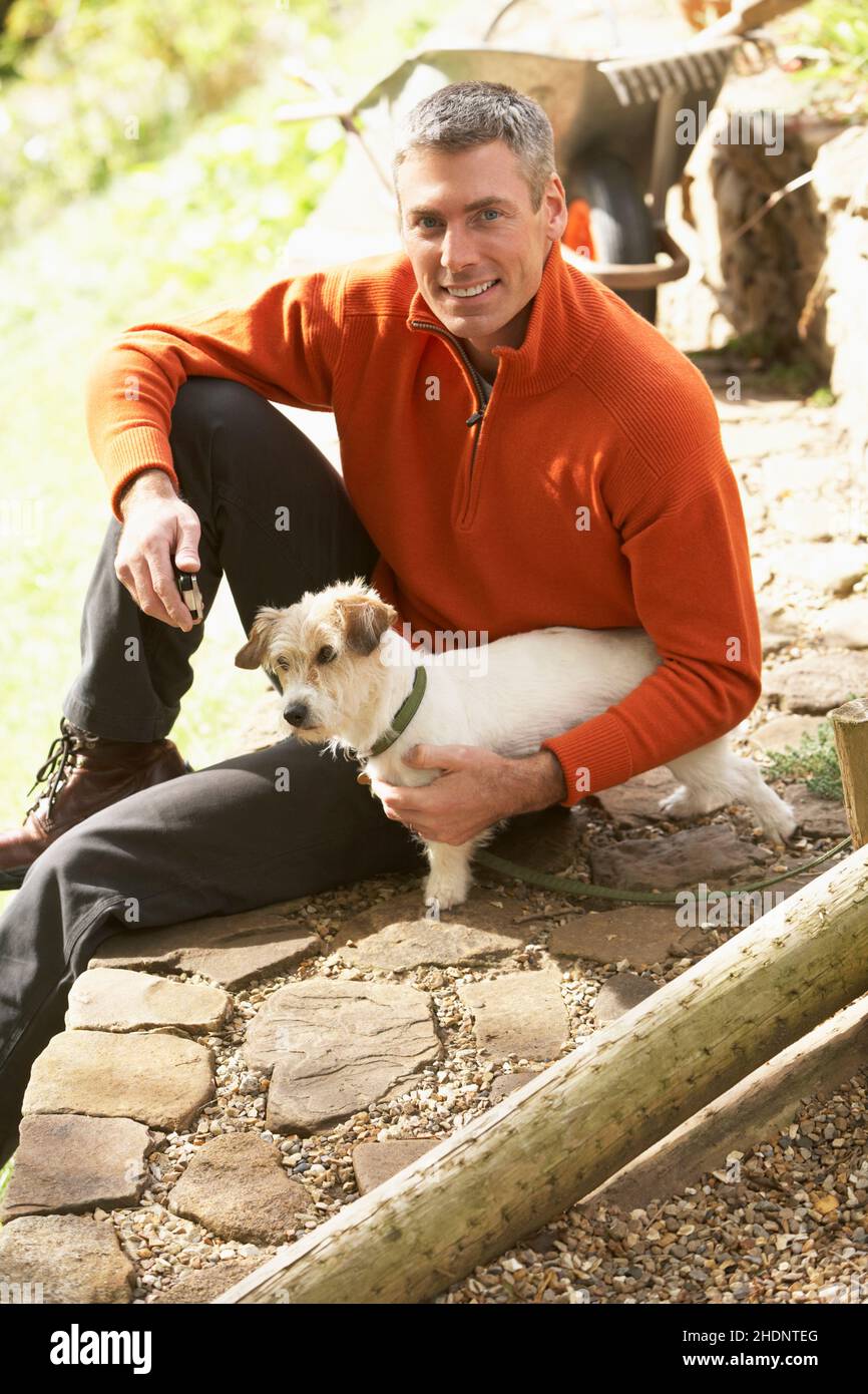 uomo, animali domestici, proprietari del cane, animale che ama, amante dell'animale, amanti del cane, ragazzo, uomini, animale domestico, proprietario del cane, amanti degli animali, amanti dei cani Foto Stock