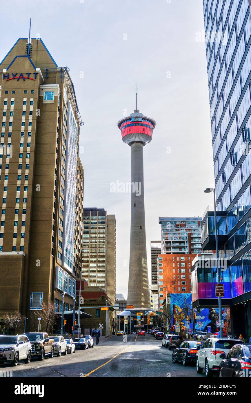 CALGARY, CANADA - 13 NOVEMBRE 2021: L'iconica Calgary Tower è stata costruita per celebrare il centenario del Canada nel 1967. Aperto nel 1968, il 627 piedi di altezza ob Foto Stock