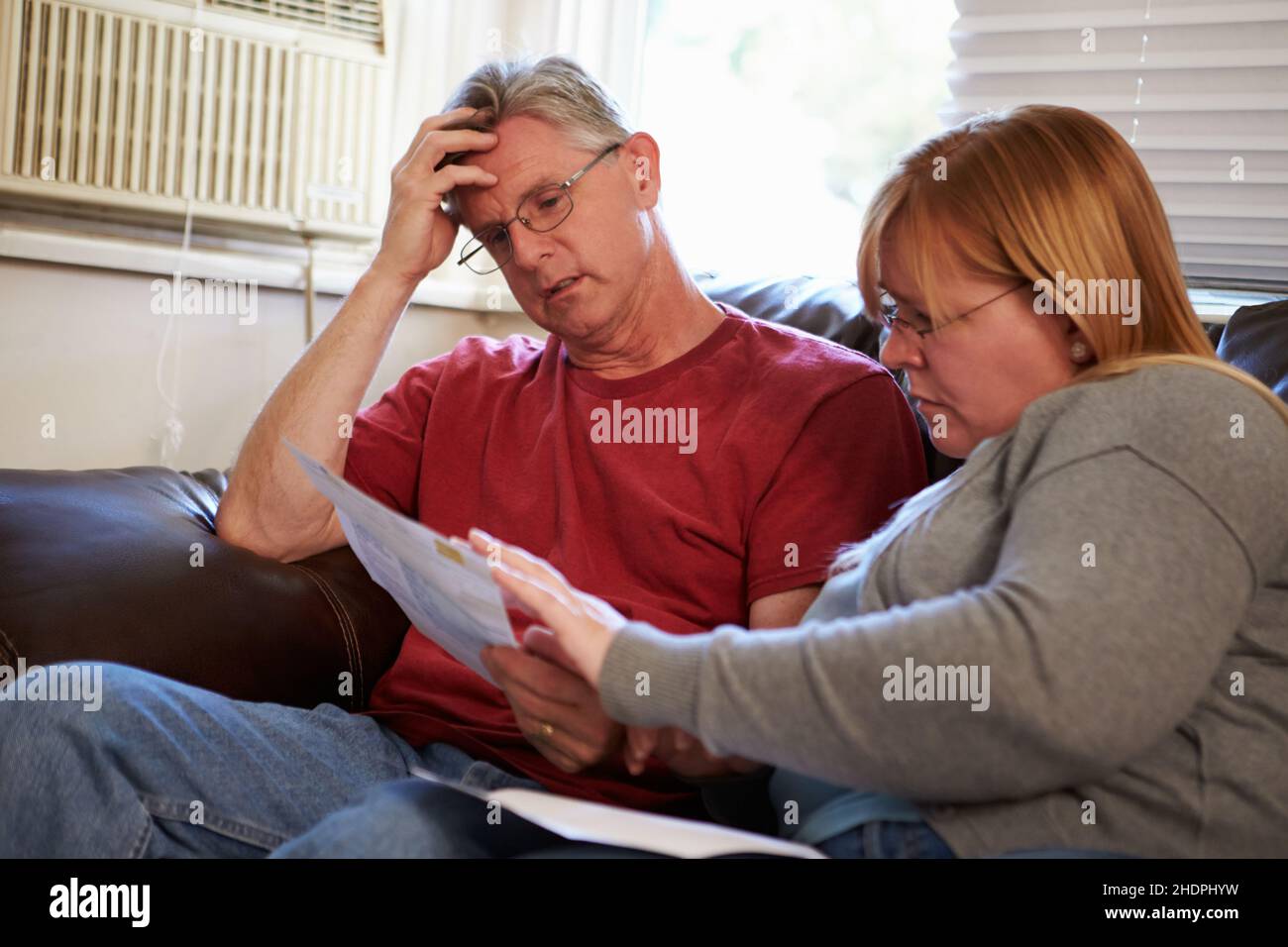 coppia, problemi, fattura, preoccupazione finanziaria, coppie, preoccupazioni, preoccupazioni, fatture, preoccupazioni finanziarie, preoccupazioni di soldi, i soldi si preoccupano Foto Stock