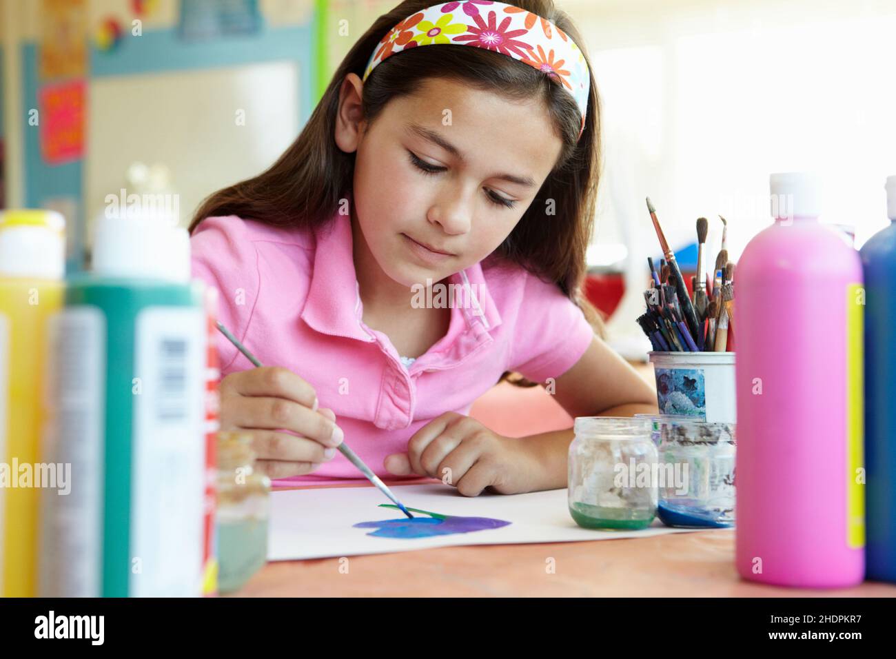 bambino, ragazza, pittura, lezioni di arte, bambini, bambini, capretto, capretti, ragazze, disegno Foto Stock