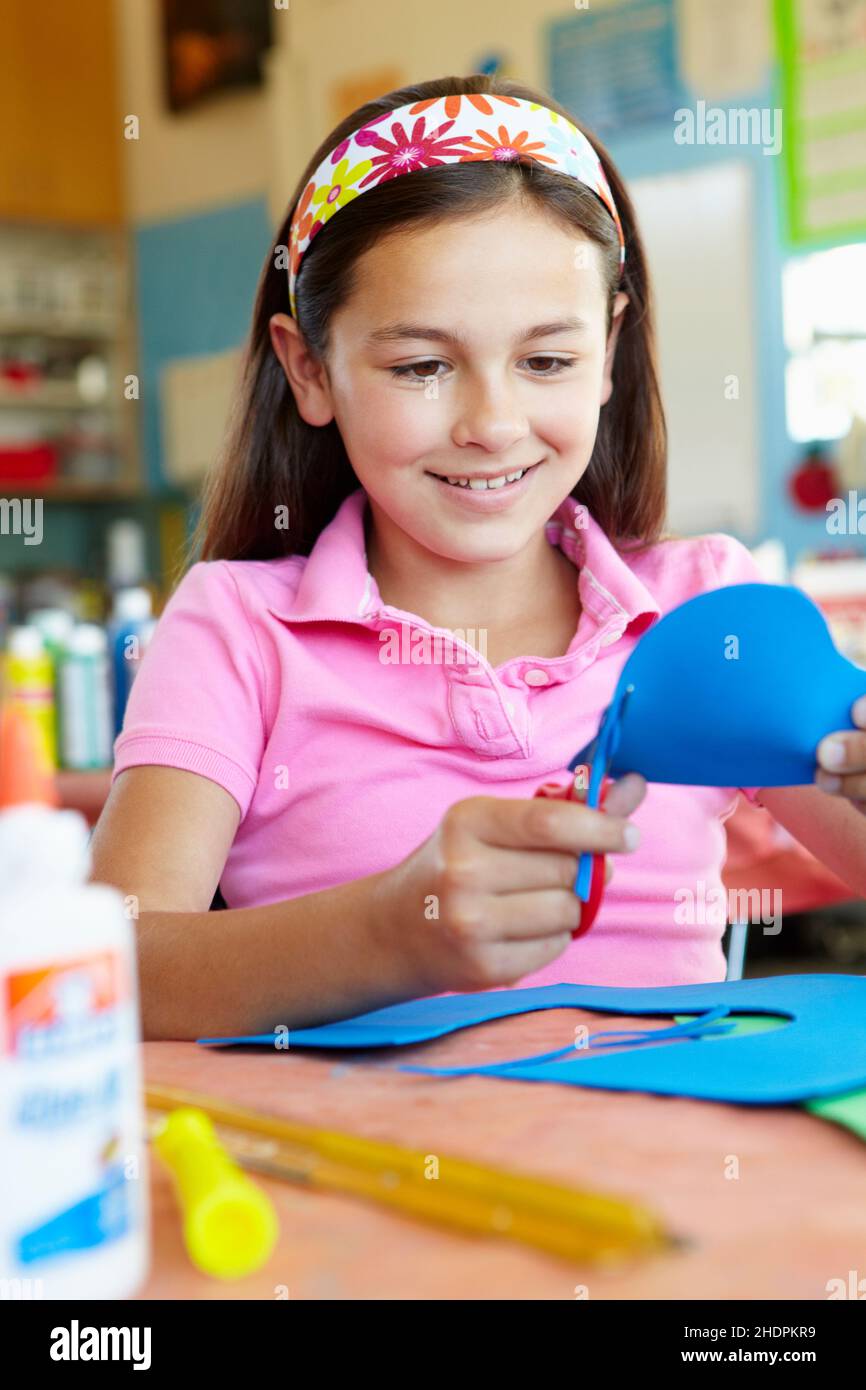 bambino, ragazza, artigianato, lezioni d'arte, bambini, bambini, bambini, bambini, ragazze, artigianato Foto Stock