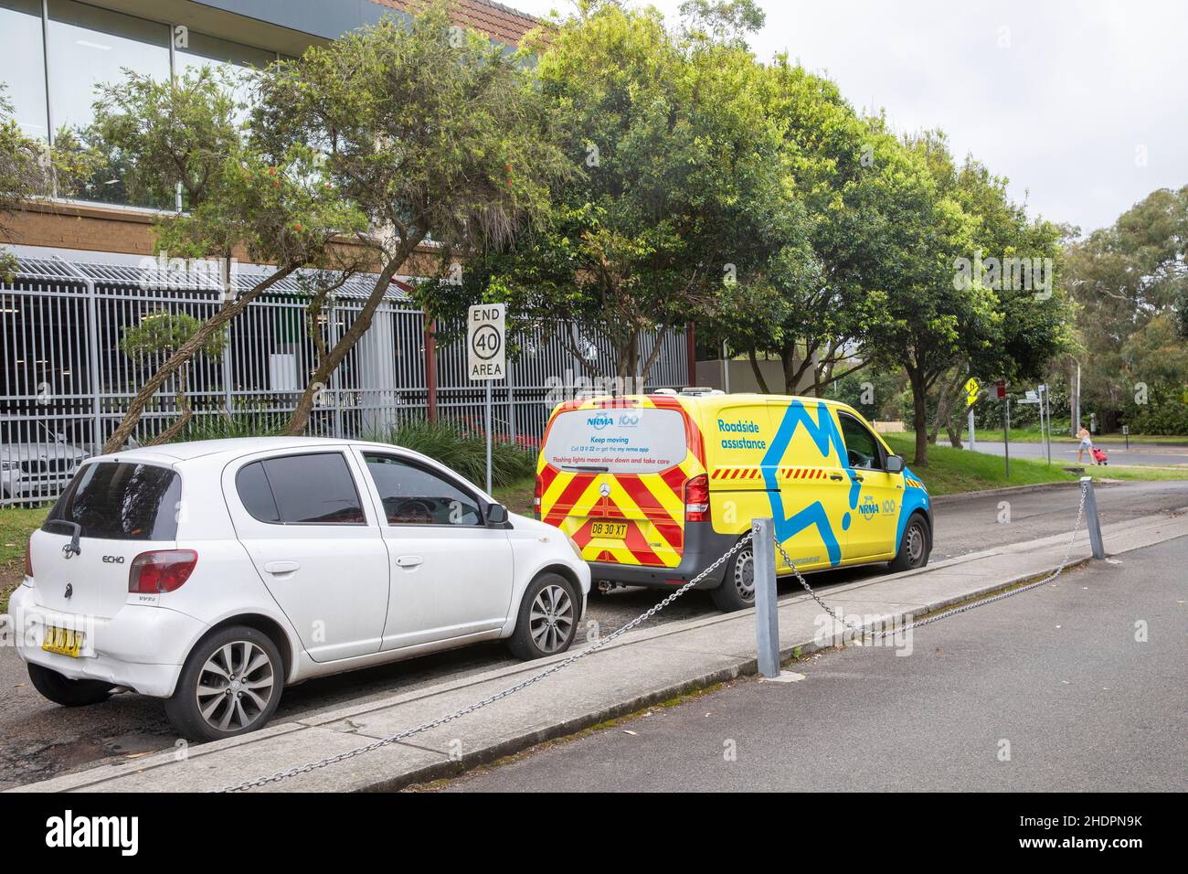 Un veicolo di risposta di guasto NRMA assiste ad un guasto dell'automobile a Sydney,NSW,Australia Foto Stock