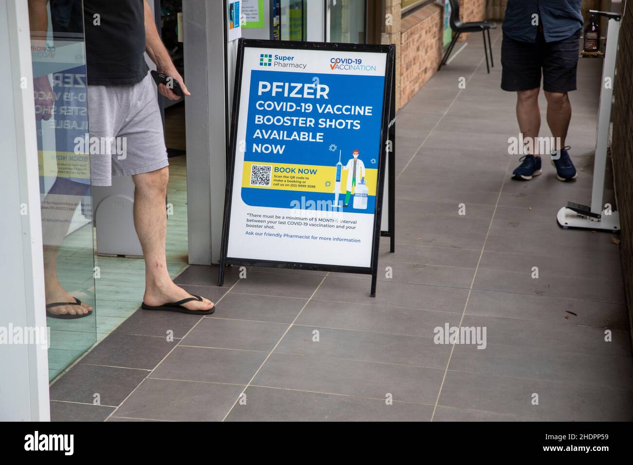 Il giorno in cui il governo del NSW ha annunciato oltre 38000 nuovi casi, australiani conitinue per cercare kit di test antigenici rapidi che sono in gran parte unavaialbe e farmacie lanciare booster jab per coloro che sono vaccinati doppio, Sydney, Australia.Credit martin berry@ alamy live news. Foto Stock
