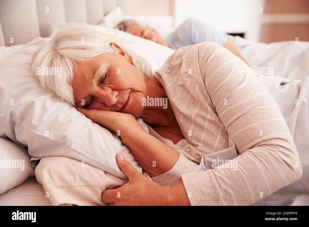 dormire, camera da letto, coppia più anziana, dormire, addormentarsi, per dormire, camere da letto, coppie più anziane Foto Stock