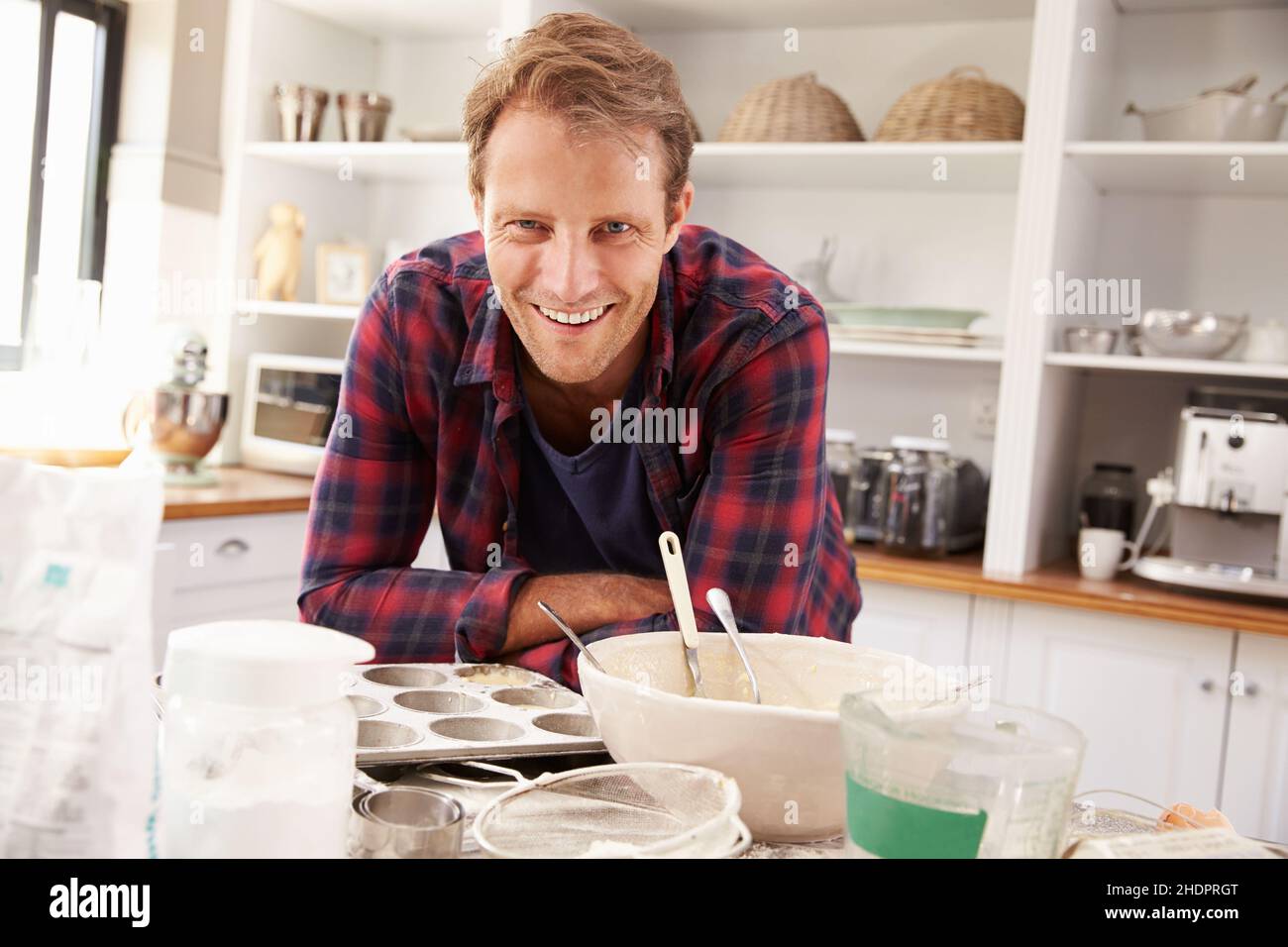 uomo, cottura, marito di casa, ragazzo, uomini, casa mariti Foto Stock