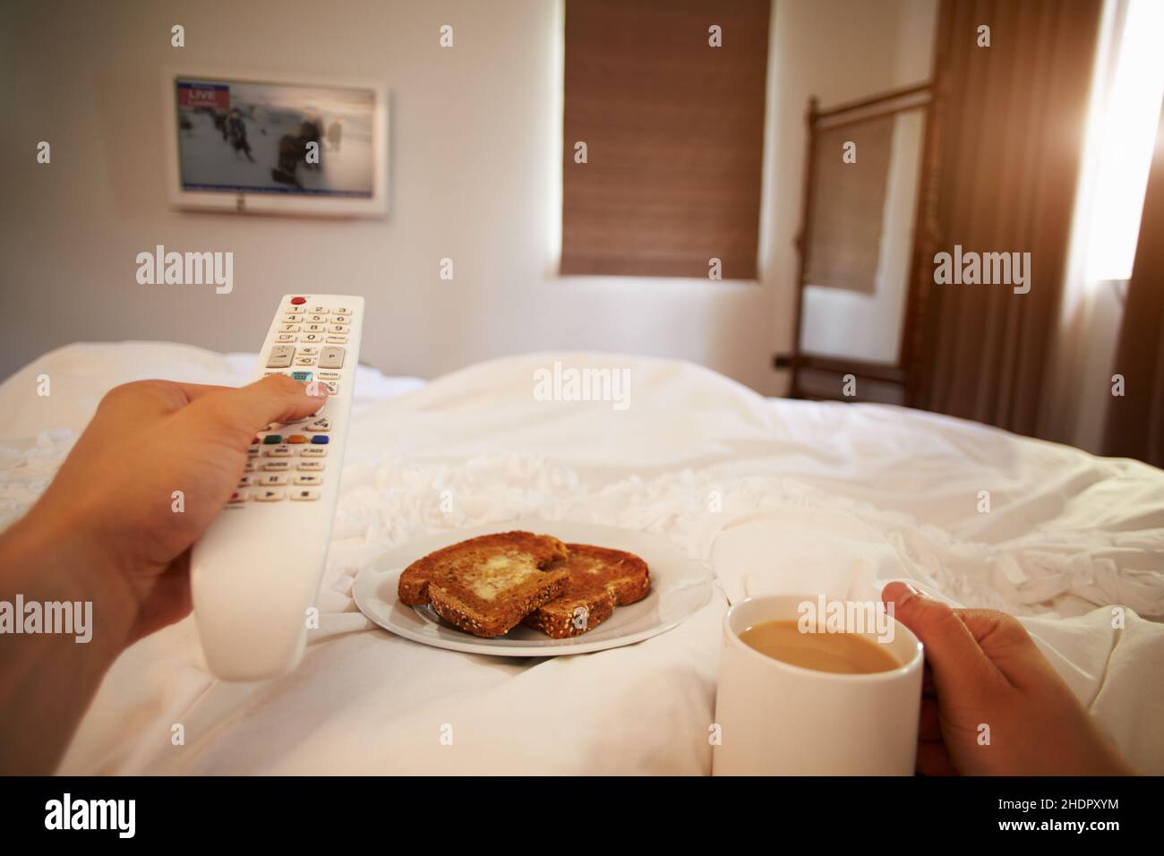 guardare la tv, colazione, camera da letto, televisione, tv, colazioni, camere da letto Foto Stock