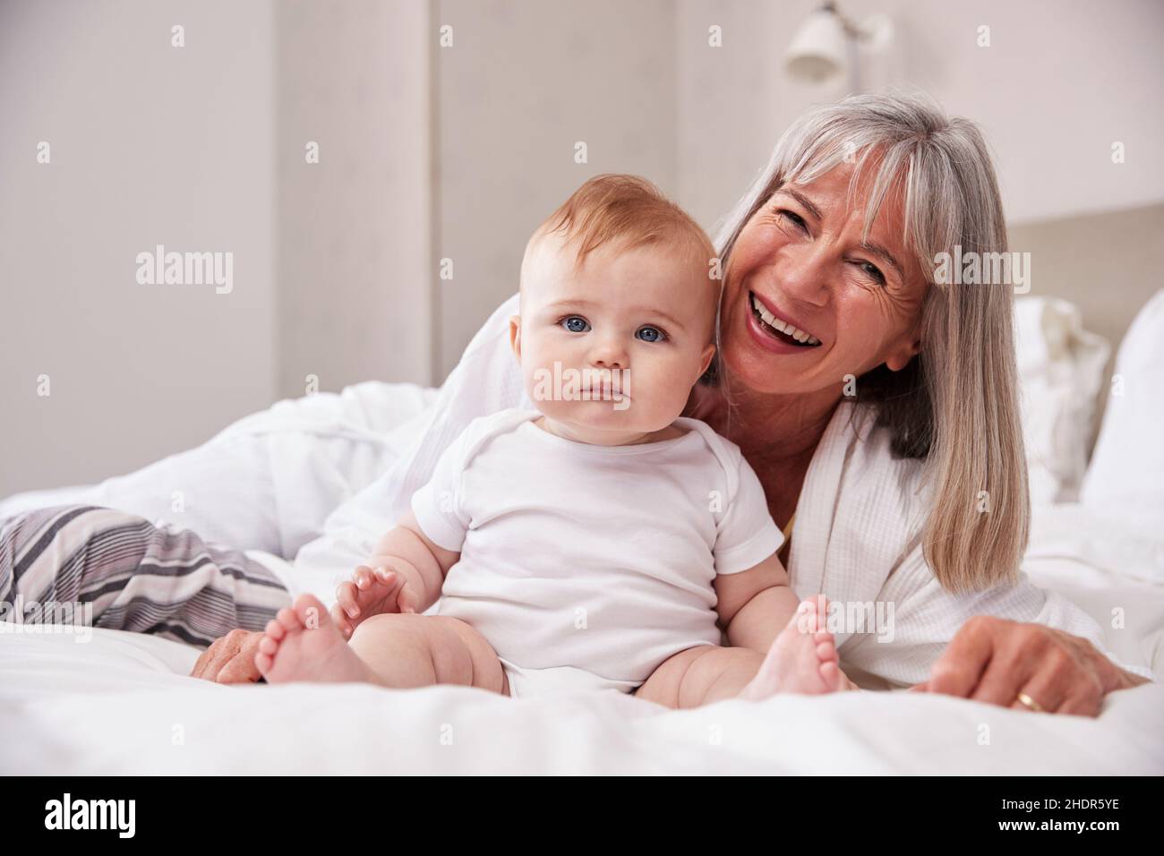 nonna, nipote, mattina, babysitting, nonna, nonne, nipoti Foto Stock